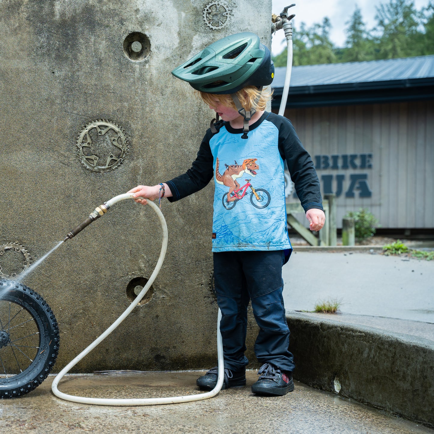 DIALLED DINO WINDDICHTES MTB-JERSEY FÜR KINDER