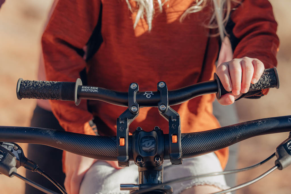 5 Gründe, warum ein Kinderlenker beim Biken mit einem Shotgun Kindersitz verwendet wird