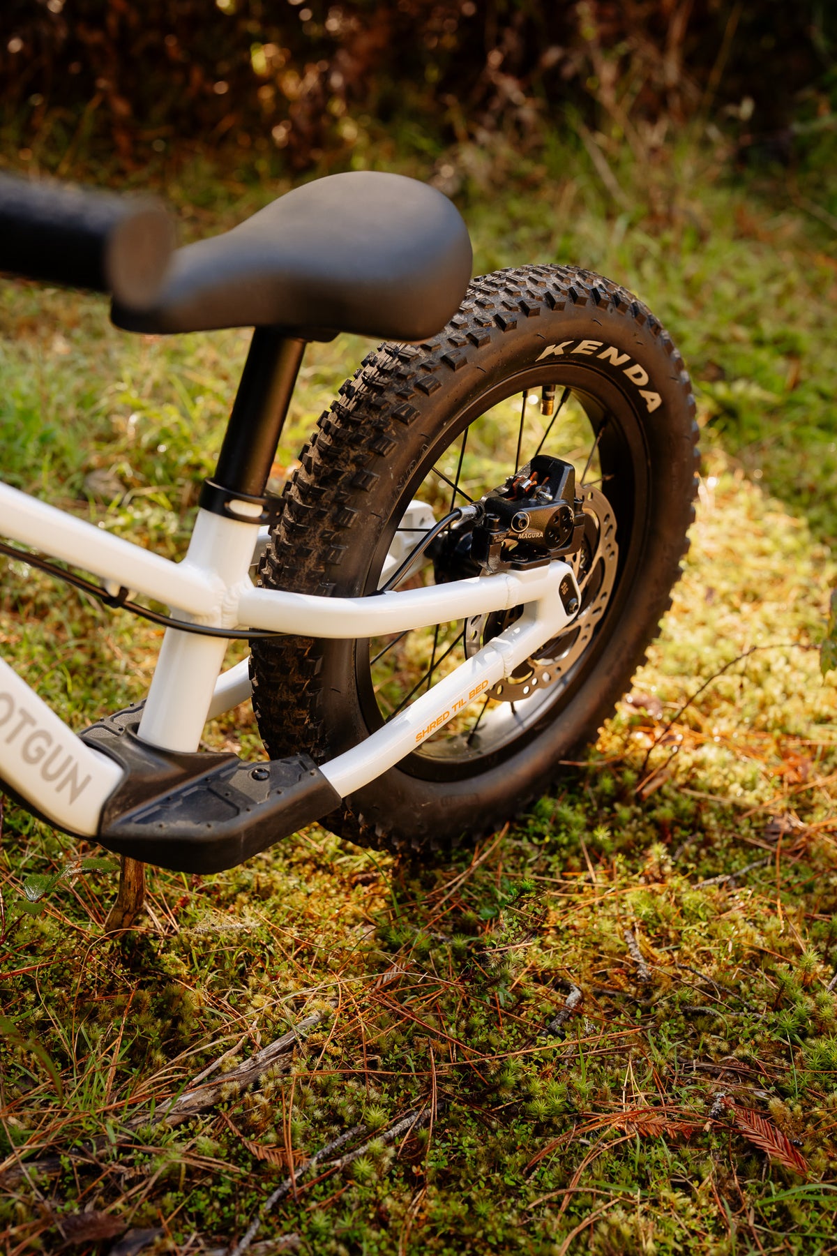 EINFACH ZU BEDIENENDE BREMSEN FÜR KLEINE HÄNDE